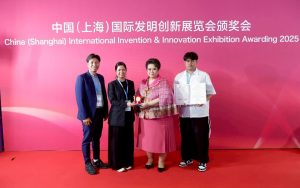 ผลงาน Eco-friendly textile inovations employ natural dyes derived from Dry Areca nut (Areca catechu) ได้รับรางวัล Gold Medal และ NRCT Honorable Mention Award