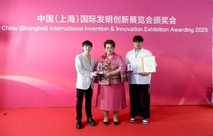 ผลงาน Fluid- Bed drying of Chlorophyll petlets: An anti-oxidant with superior stability and controlled release ได้รับรางวัล Gold Medal และ NRCT Honorable Mention Award