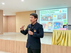 กิจกรรมที่ 2 การพัฒนาแนวคิดและข้อเสนอโครงการ (Grant writing & Research Design)