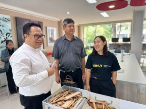 สวพ. มทร.ธัญบุรี ร่วมติดตาม ประเมินผลลัพธ์และผลกระทบ โครงการวิจัย ทุน Fundamental Fund (FF)
