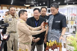 สวพ. ร่วมกับคณะเทคโนโลยีการเกษตร มทร.ธัญบุรี เข้าร่วมเป็นส่วนหนึ่งในการคัดสรร สุดยอดหนึ่งตำบล หนึ่งผลิตภัณฑ์ไทย
