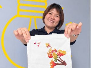 กิจกรรมส่งเสริมสุขภาพบุคลากร Art & Mindfulness : เพ้นท์สีบนกระเป๋าผ้า